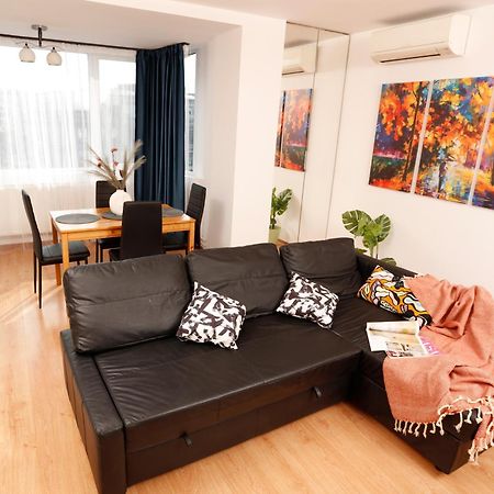 Enchanting Retreat - Historic Old Town - Pet-Friendly Haven - Steps From Unirii Bucarest Extérieur photo