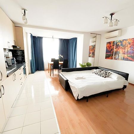 Enchanting Retreat - Historic Old Town - Pet-Friendly Haven - Steps From Unirii Bucarest Extérieur photo