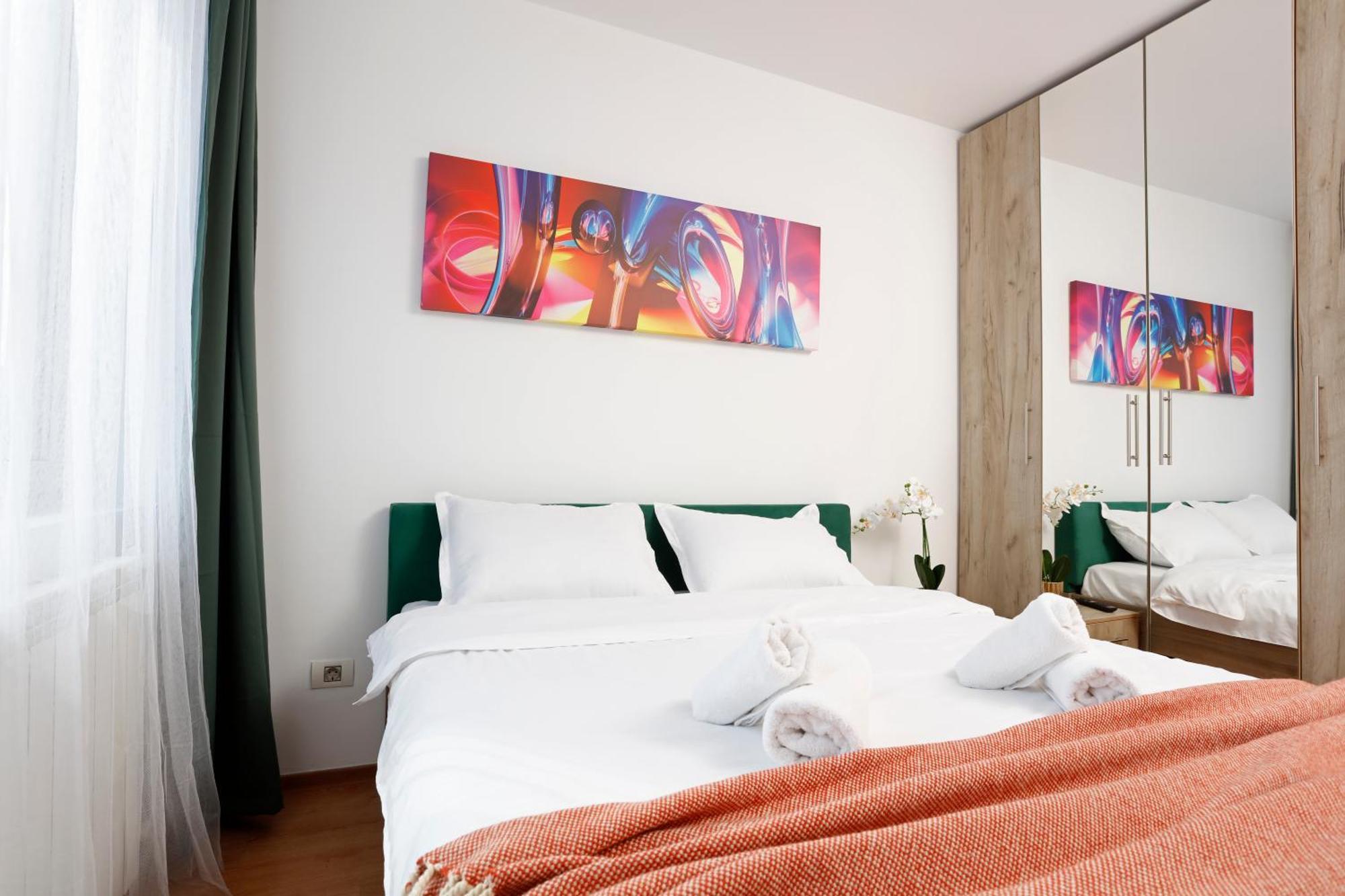 Enchanting Retreat - Historic Old Town - Pet-Friendly Haven - Steps From Unirii Bucarest Extérieur photo
