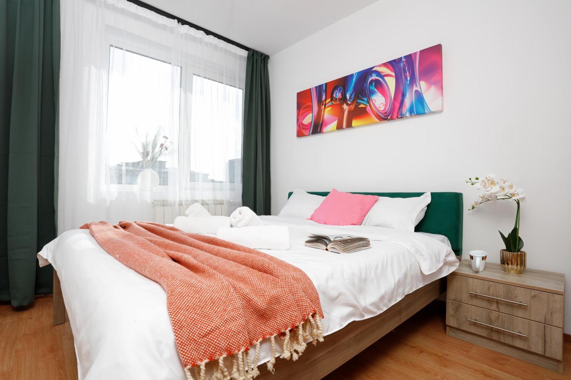 Enchanting Retreat - Historic Old Town - Pet-Friendly Haven - Steps From Unirii Bucarest Extérieur photo