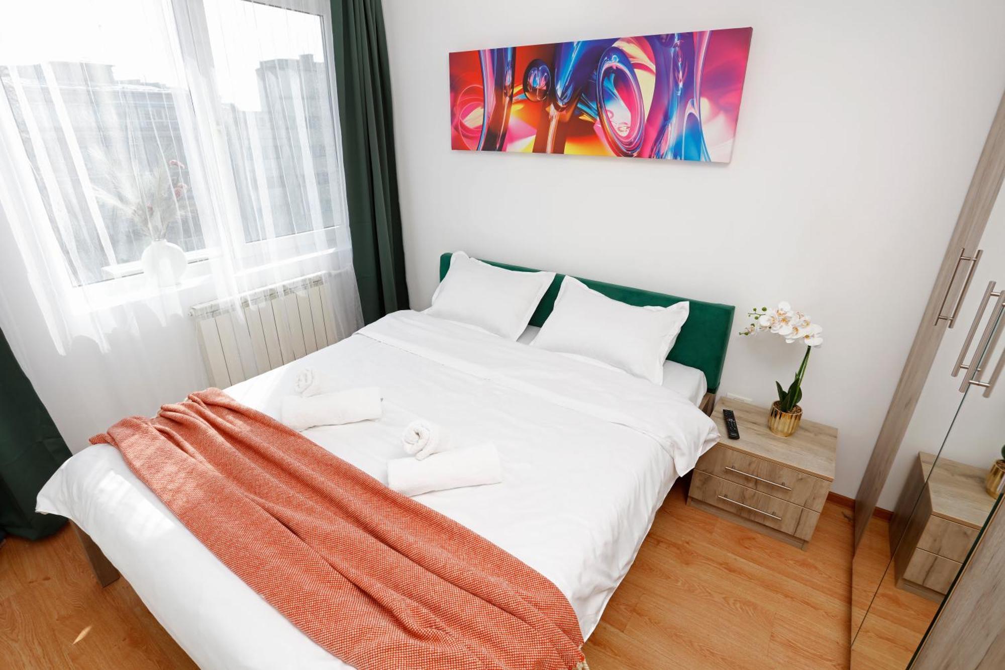 Enchanting Retreat - Historic Old Town - Pet-Friendly Haven - Steps From Unirii Bucarest Extérieur photo