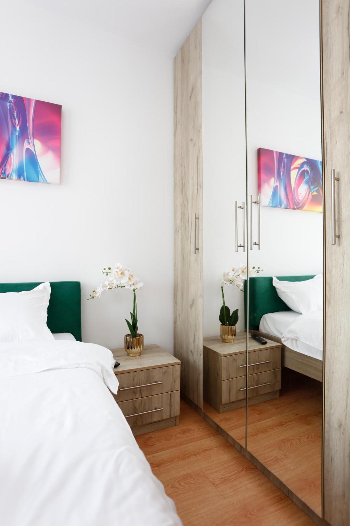 Enchanting Retreat - Historic Old Town - Pet-Friendly Haven - Steps From Unirii Bucarest Extérieur photo